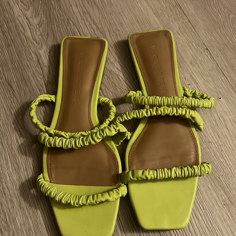Who, what wear flat sandals